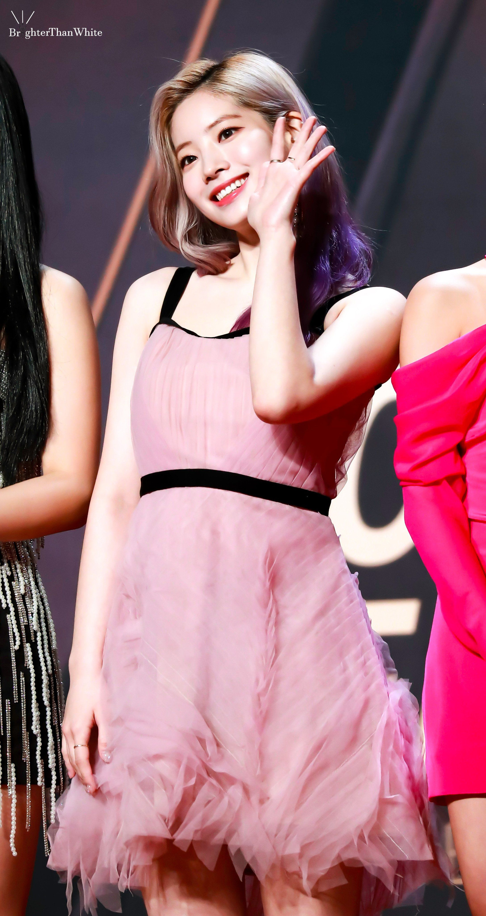 Nhờ stylist giỏi chơi chiêu mà mỹ nhân Twice lấn át cả Irene, Viên San San và Châu Đông Vũ khi đụng hàng - Ảnh 3. Nhờ stylist giỏi chơi chiêu mà mỹ nhân Twice lấn át cả Irene, Viên San San và Châu Đông Vũ khi đụng hàng - Ảnh 3.