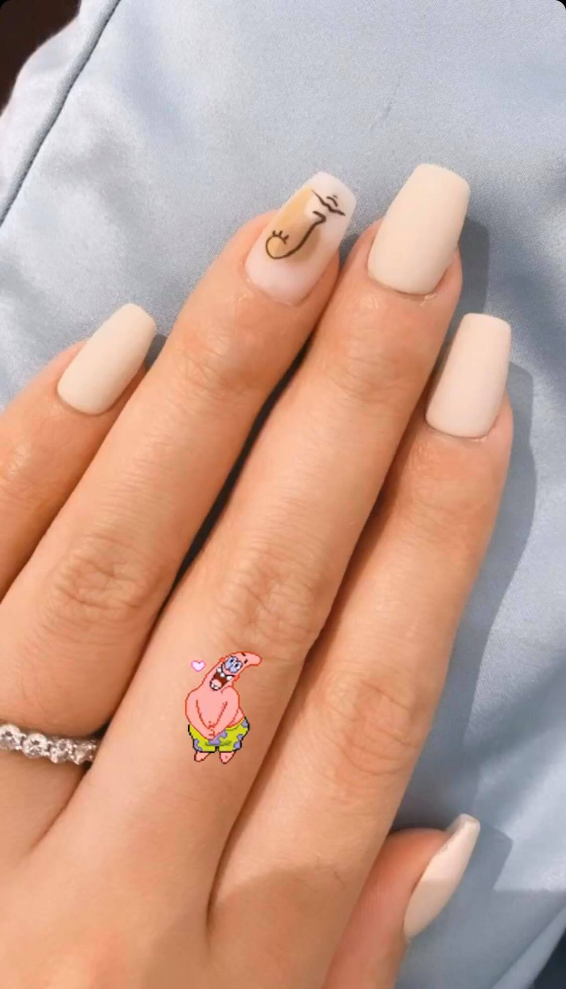 Cứu tinh cho nàng nghiện làm nail, chỉ 2 phút có ngay bộ móng xịn như ngoài tiệm, đến Á hậu Thanh Tú cũng "dự trù" luôn 2 bộ - Ảnh 4. Cứu tinh cho nàng nghiện làm nail, chỉ 2 phút có ngay bộ móng xịn như ngoài tiệm, đến Á hậu Thanh Tú cũng "dự trù" luôn 2 bộ - Ảnh 4.