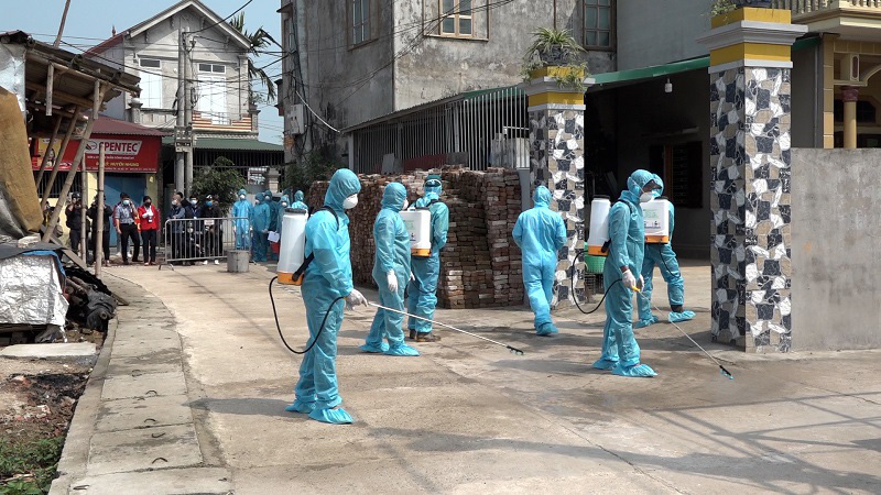 Thêm một thôn tại Hà Nội bị cách ly, xác định hơn 100 người liên quan BN 266  - Ảnh 2.