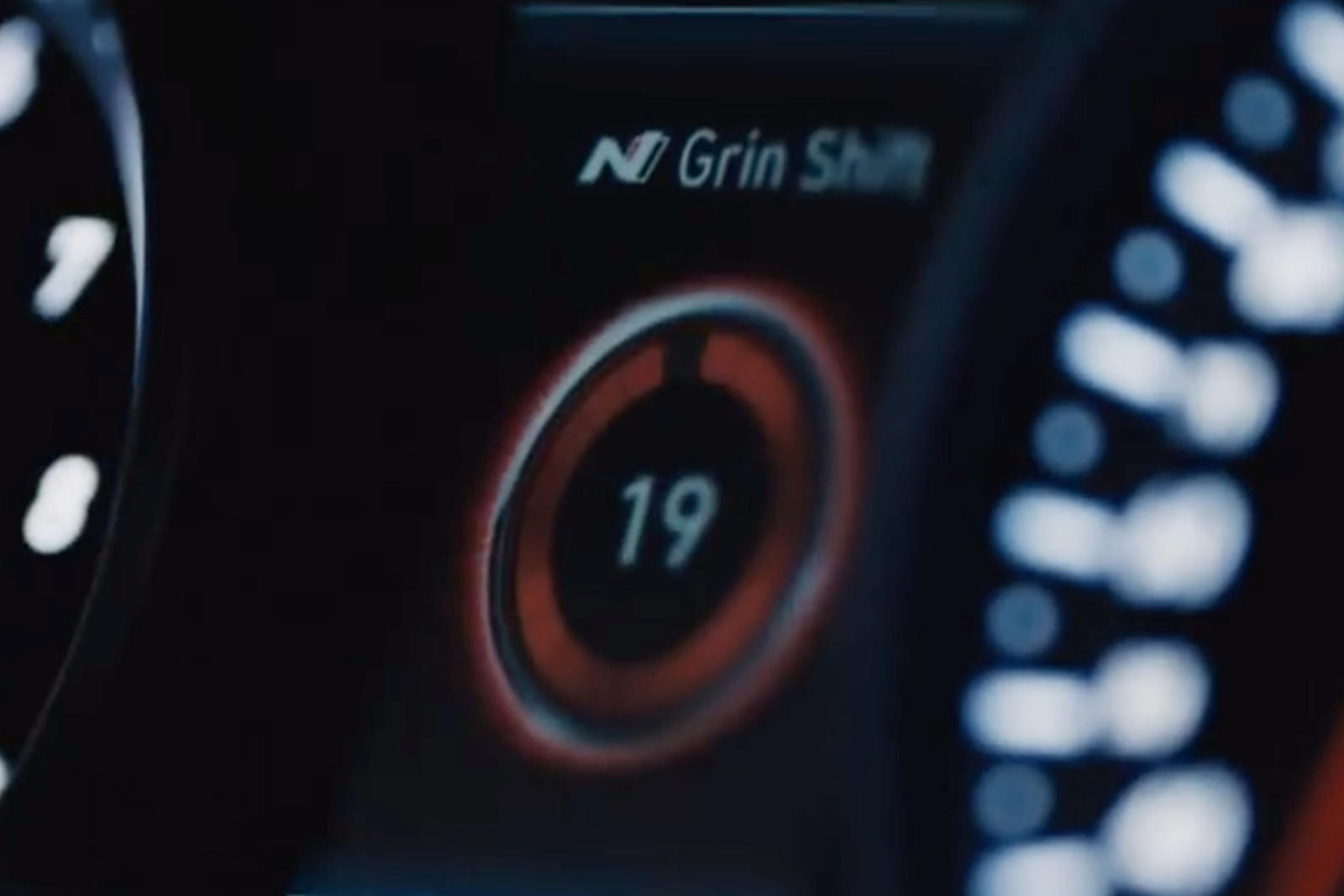 Đây là những lý do xe chơi Hyundai Veloster N đời mới bớt kén khách hơn - Ảnh 4. Đây là những lý do xe chơi Hyundai Veloster N đời mới bớt kén khách hơn - Ảnh 4.
