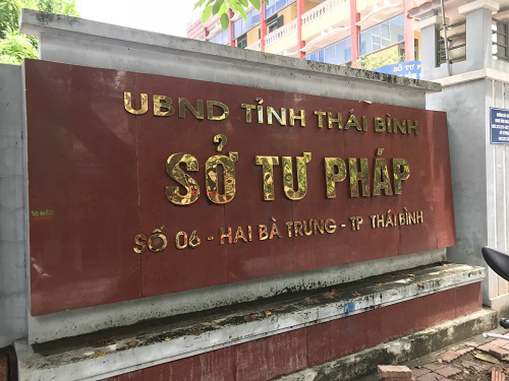Lãnh đạo Sở Tư pháp Thái Bình: Hai cán bộ vừa bị bắt đều được đánh giá hoàn thành tót nhiệm vụ - Ảnh 1.