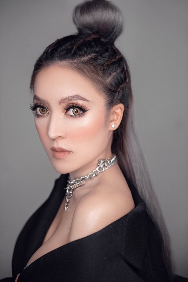Louis Ayumi – phù thủy makeup nâng tầm vẻ đẹp Việt - Ảnh 1.
