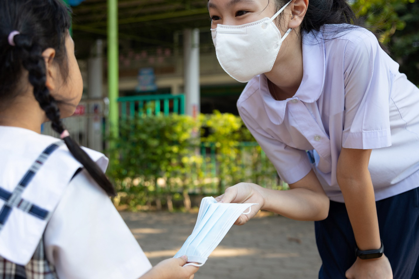 Ấm lòng trước các nghĩa cử cao đẹp giữa mùa dịch - Ảnh 1.