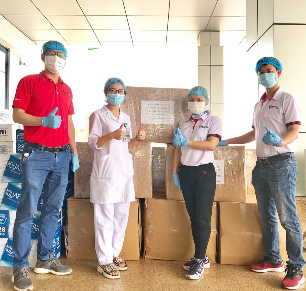 Ấm lòng trước các nghĩa cử cao đẹp giữa mùa dịch - Ảnh 2.
