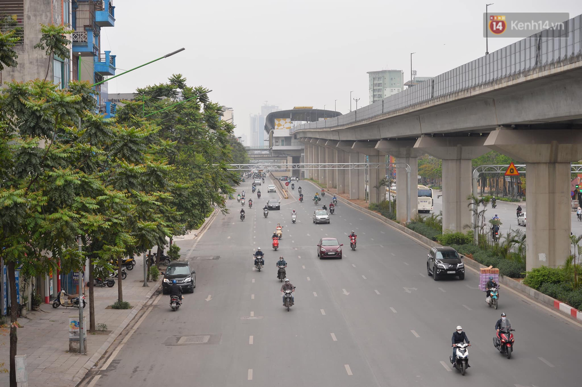 Clip Hà Nội trong veo suốt những ngày cách ly xã hội: Đã bao lâu rồi bạn chưa ra phố? Bạn còn nhớ đường phố Thủ đô thế nào chứ? - Ảnh 7.