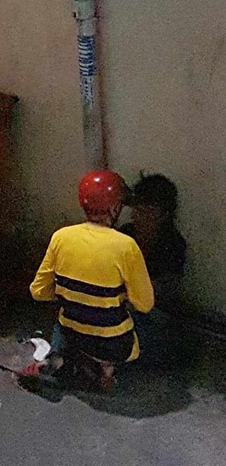 Lời khai của nam thanh niên mặc đồ xe ôm công nghệ giở trò đồi bại với cô gái lang thang ở Sài Gòn - Ảnh 2.