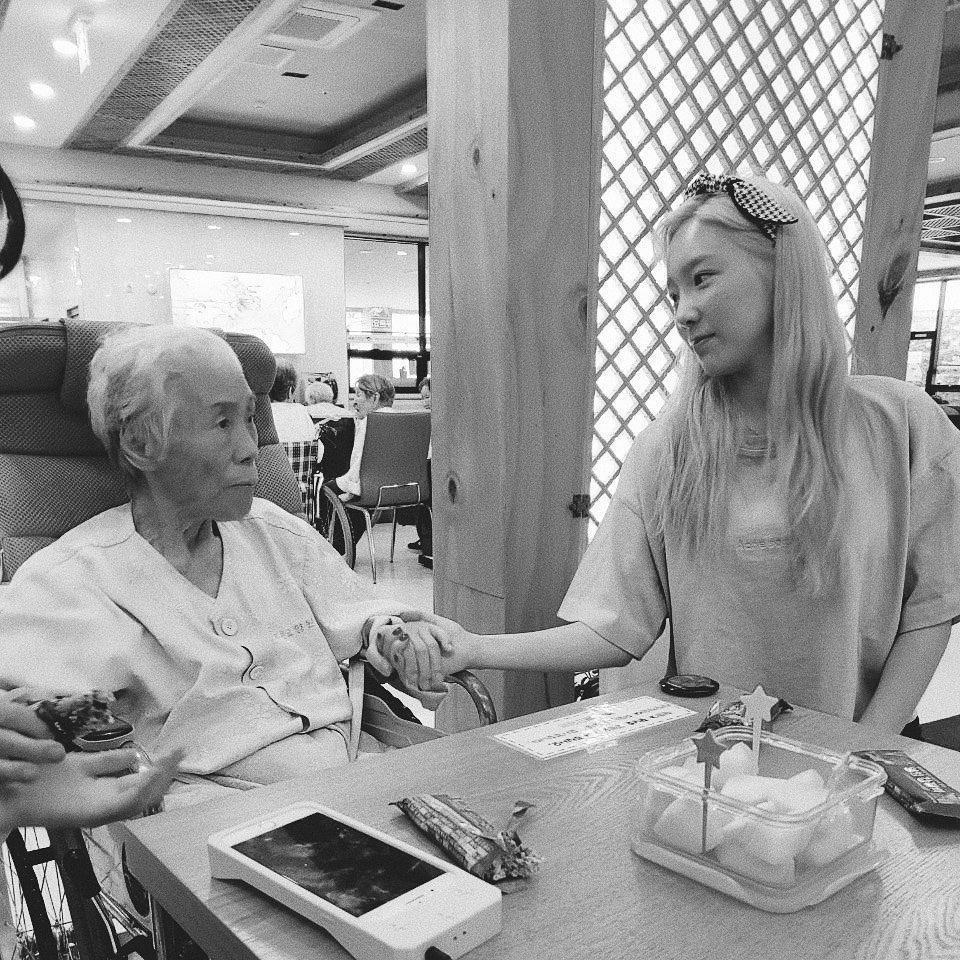 NÓNG: Taeyeon (SNSD) thông báo bà qua đời sau chưa đầy 2 tháng bố mất kèm lời nhắn khiến hàng nghìn fan bật khóc - Ảnh 2. NÓNG: Taeyeon (SNSD) thông báo bà qua đời sau chưa đầy 2 tháng bố mất kèm lời nhắn khiến hàng nghìn fan bật khóc - Ảnh 2.