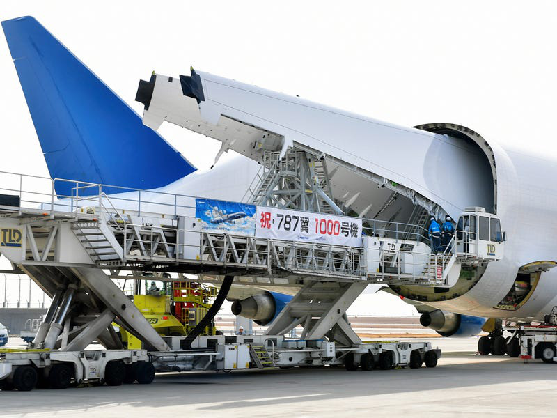Boeing quyên góp 3 chiếc máy bay chở hàng ngoại cỡ để giúp phân phối hàng hóa liên quan virus corona - Ảnh 6.
