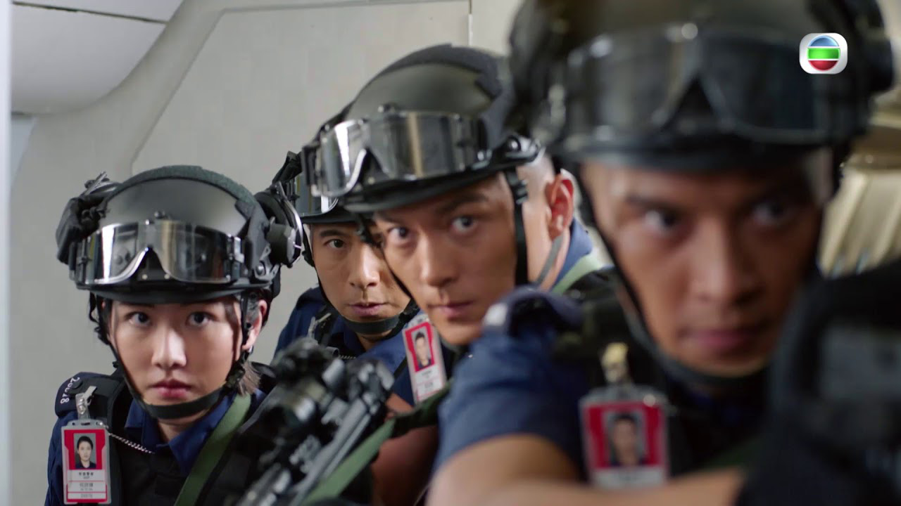 "Đặc cảnh sân bay" trên TVB: Hé lộ màn bắt cướp của đội cảnh sát đẹp trai cực phẩm, xuất hiện cảnh nóng gây đỏ mặt - Ảnh 12.