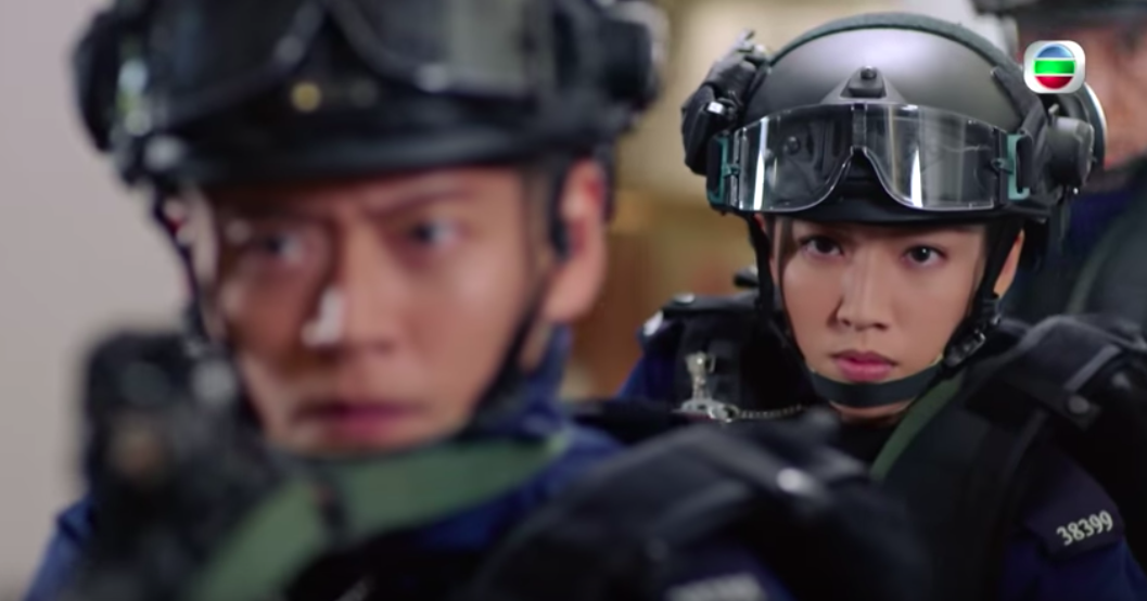 "Đặc cảnh sân bay" trên TVB: Hé lộ màn bắt cướp của đội cảnh sát đẹp trai cực phẩm, xuất hiện cảnh nóng gây đỏ mặt - Ảnh 10.