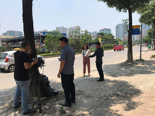 Hình ảnh gây cười khi làm chương trình của BTV thời tiết xinh đẹp - Ảnh 10. Hình ảnh gây cười khi làm chương trình của BTV thời tiết xinh đẹp - Ảnh 10.