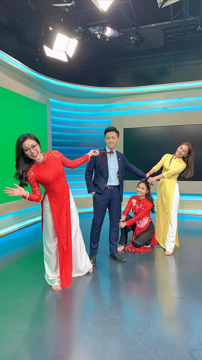 Hình ảnh gây cười khi làm chương trình của BTV thời tiết xinh đẹp - Ảnh 7. Hình ảnh gây cười khi làm chương trình của BTV thời tiết xinh đẹp - Ảnh 7.