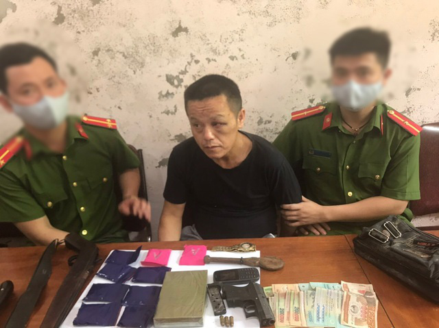 Nghệ An: Nổ súng uy hiếp nhóm ma túy, bắt một đối tượng người Lào - Ảnh 1.