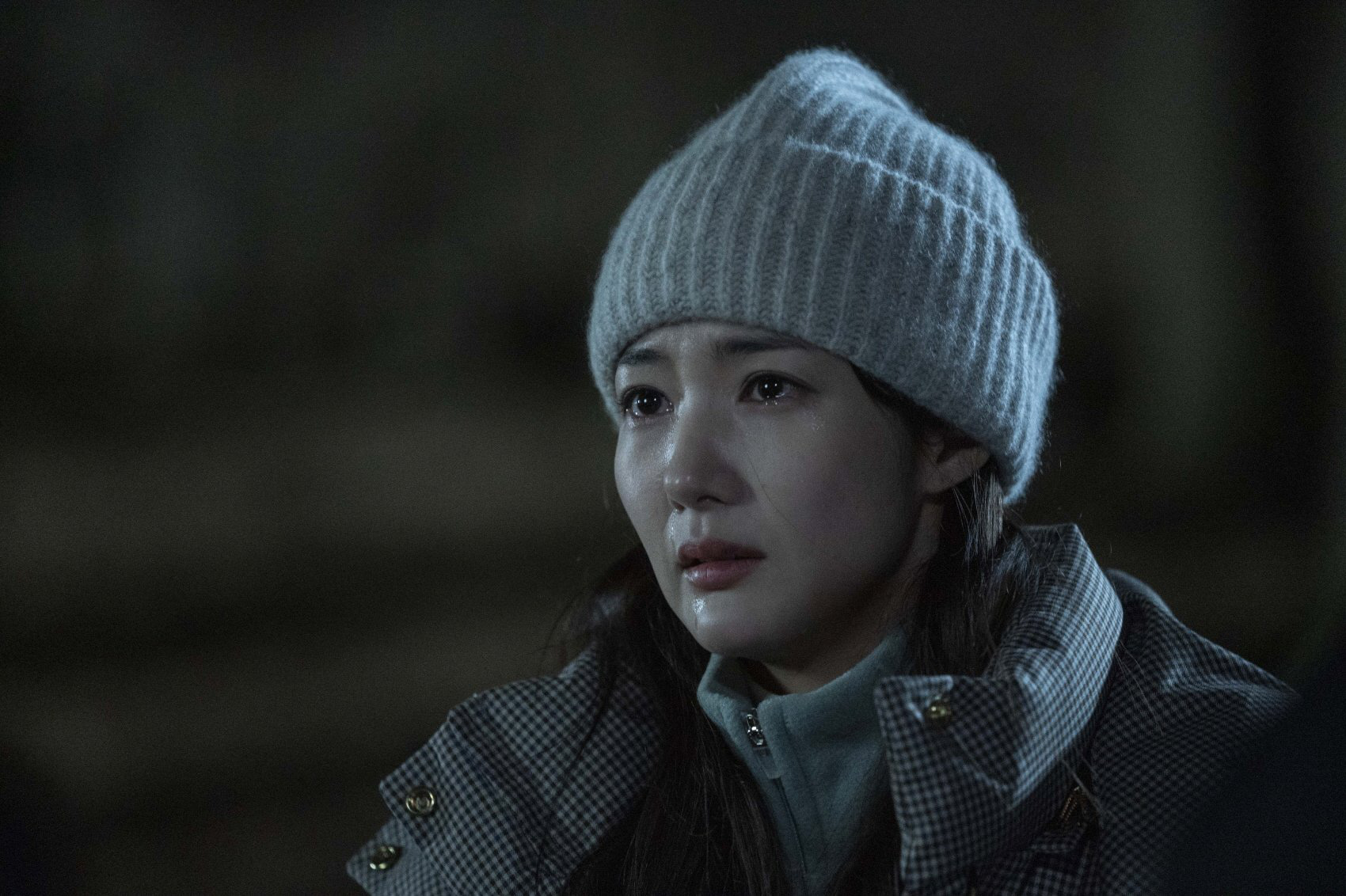 Park Min Young đẹp mê mẩn trong bộ ảnh "màu nước mắt", đôi mắt ngấn lệ đốn tim người hâm mộ - Ảnh 3.