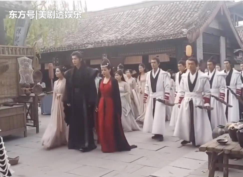 "Tân Thiến nữ u hồn": Lộ cảnh Trịnh Sảng làm đám cưới, cố mặc đồ rộng nhưng vẫn gầy đến mức mất hẳn vòng 1 - Ảnh 3.