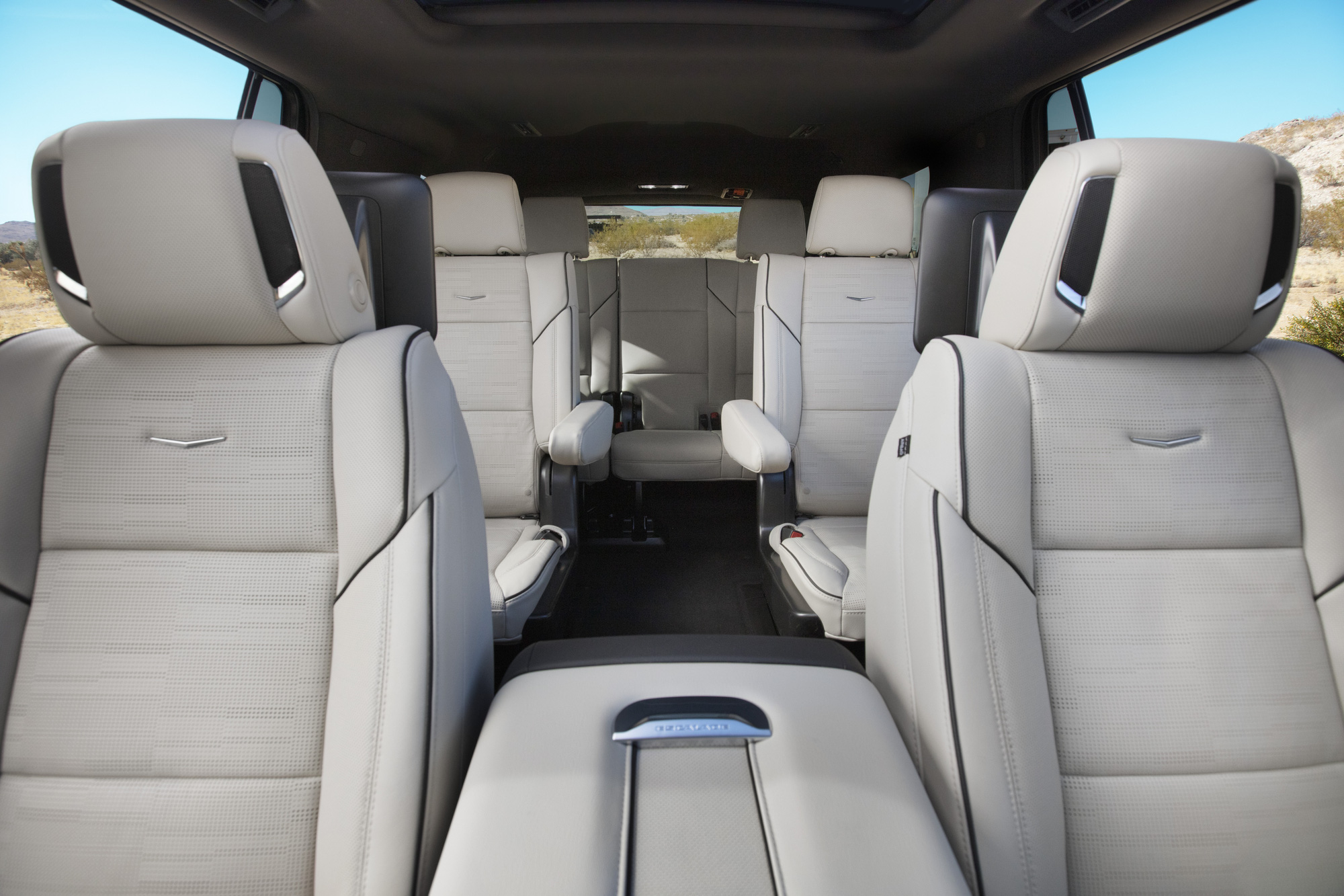 Cadillac Escalade đời mới chính thức có phiên bản kéo dài, thêm vài sự thay đổi so với bản gốc - Ảnh 2. Cadillac Escalade đời mới chính thức có phiên bản kéo dài, thêm vài sự thay đổi so với bản gốc - Ảnh 2.