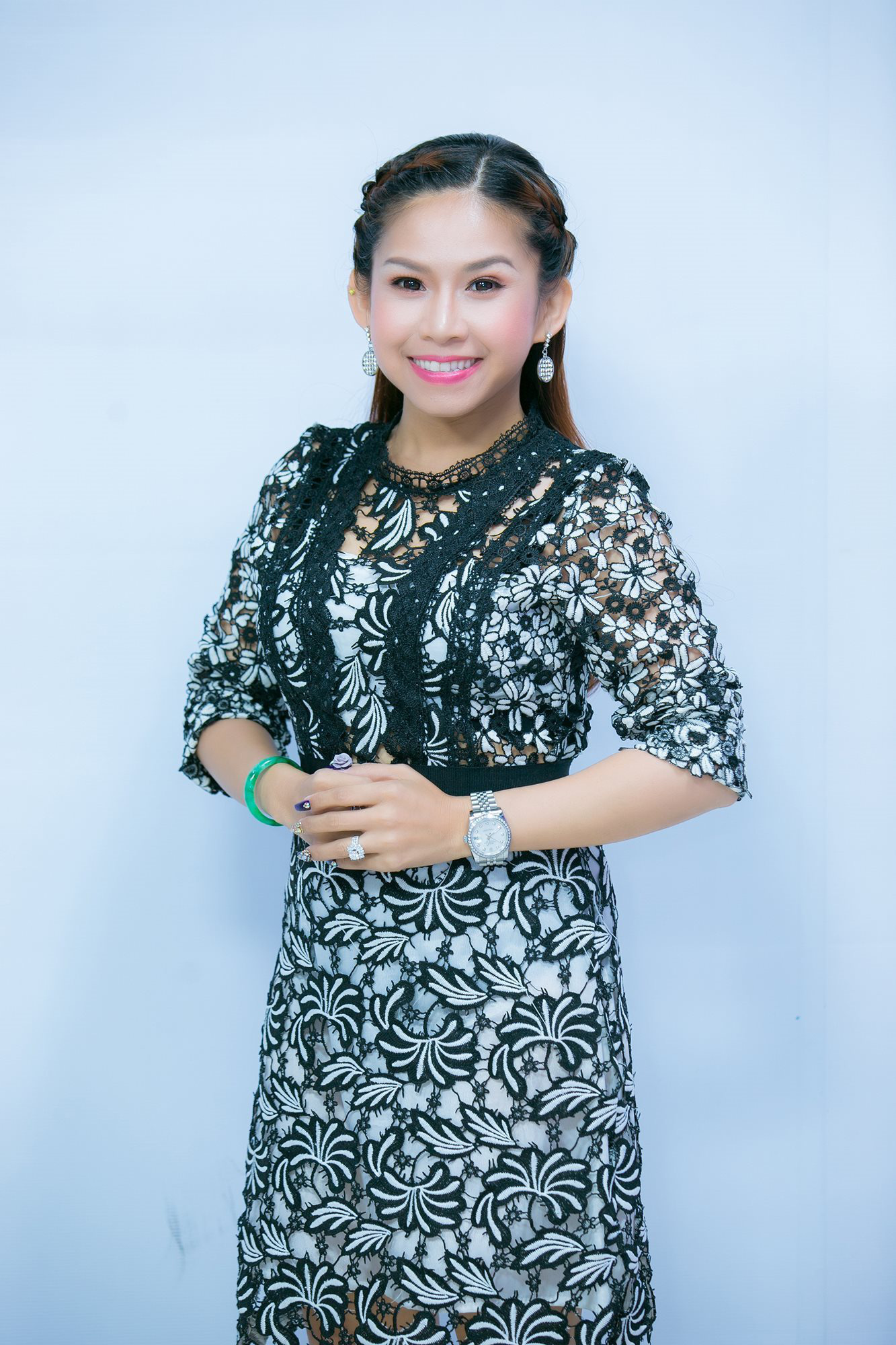 Nghệ sĩ Bình Tinh: Tôi livestream 2 lần 1 tuần, chủ yếu để khán giả không quên mặt mình - Ảnh 2. Nghệ sĩ Bình Tinh: Tôi livestream 2 lần 1 tuần, chủ yếu để khán giả không quên mặt mình - Ảnh 2.
