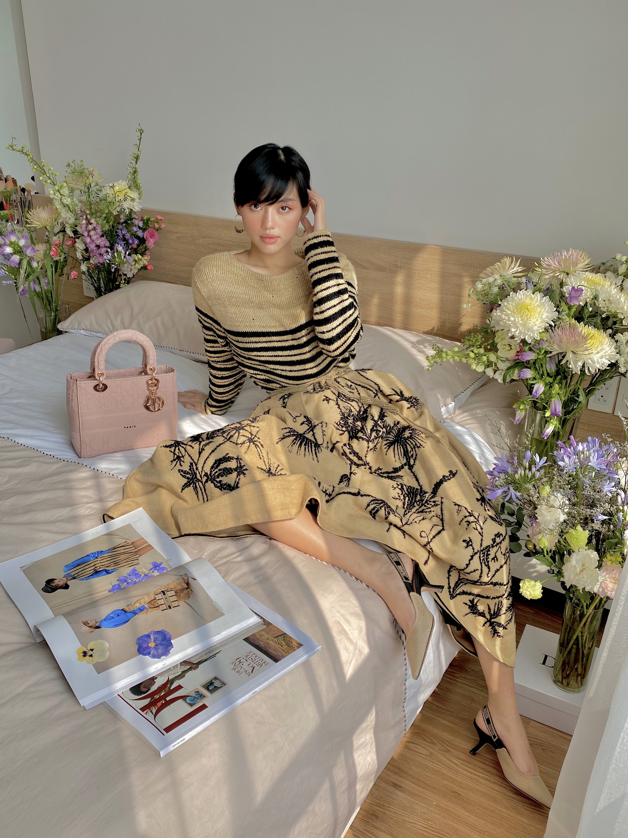 Jolie Nguyễn quấn chăn làm váy Khánh Linh mặc yếm Dior giá 1650 USD   Phong cách sao  Việt Giải Trí
