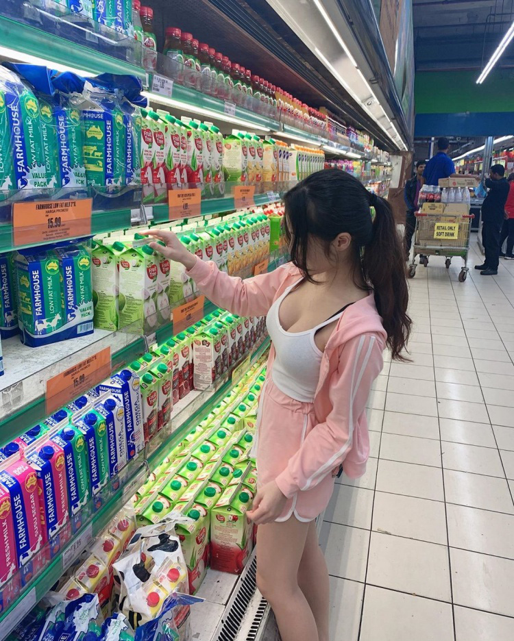 Đi siêu thị gặp gái xinh, chàng trai vội vàng chụp lén rồi đăng lên mạng, suýt phải khóa tài khoản vì bị bom inbox xin info - Ảnh 1.