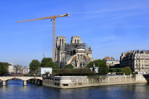 Pháp nối lại công tác phục dựng Nhà thờ Đức Bà để trả lại vẻ đẹp xưa cho công trình - Ảnh 1.