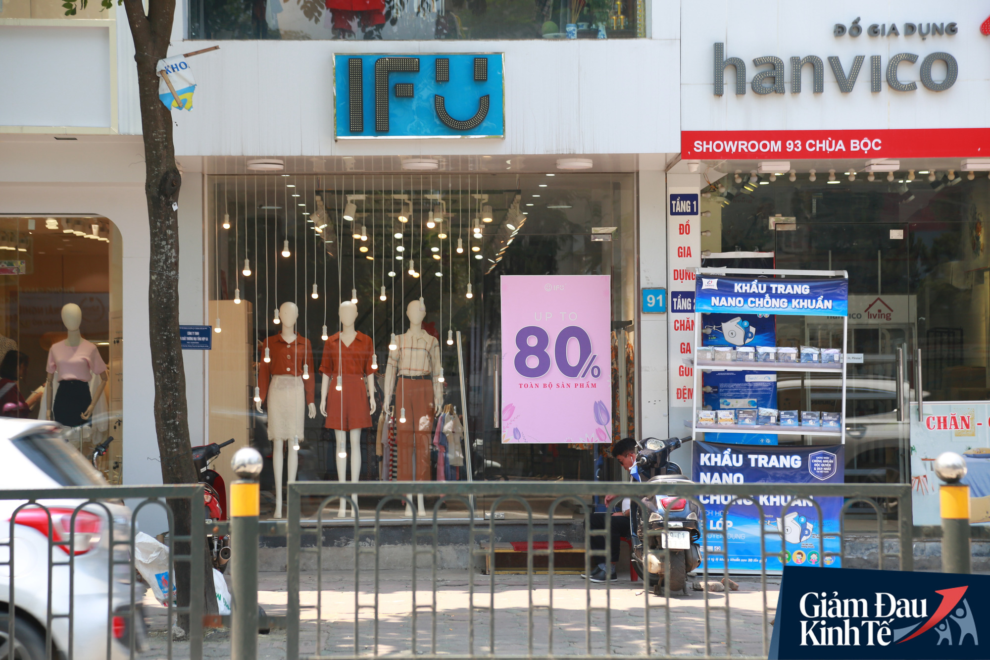 Loạt khu phố thời trang ở Hà Nội mở cửa trở lại, giảm giá sốc lên tới 80%  - Ảnh 5.