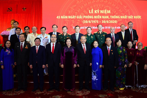 Thành phố Hồ Chí Minh tổ chức trọng thể Lễ kỷ niệm 45 năm Ngày Giải phóng miền Nam, thống nhất đất nước - Ảnh 1.