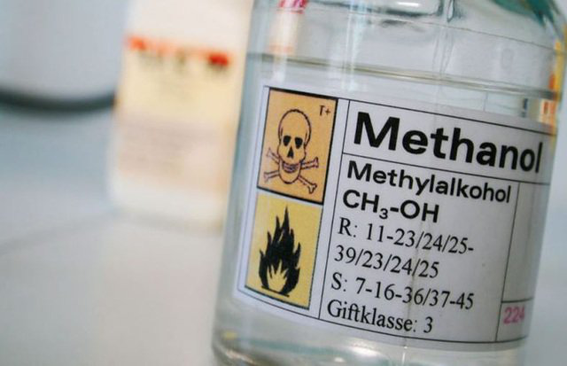 728 người Iran tử vong vì uống cồn công nghiệp chữa Covid-19: Vì sao methanol cực độc? - Ảnh 1.