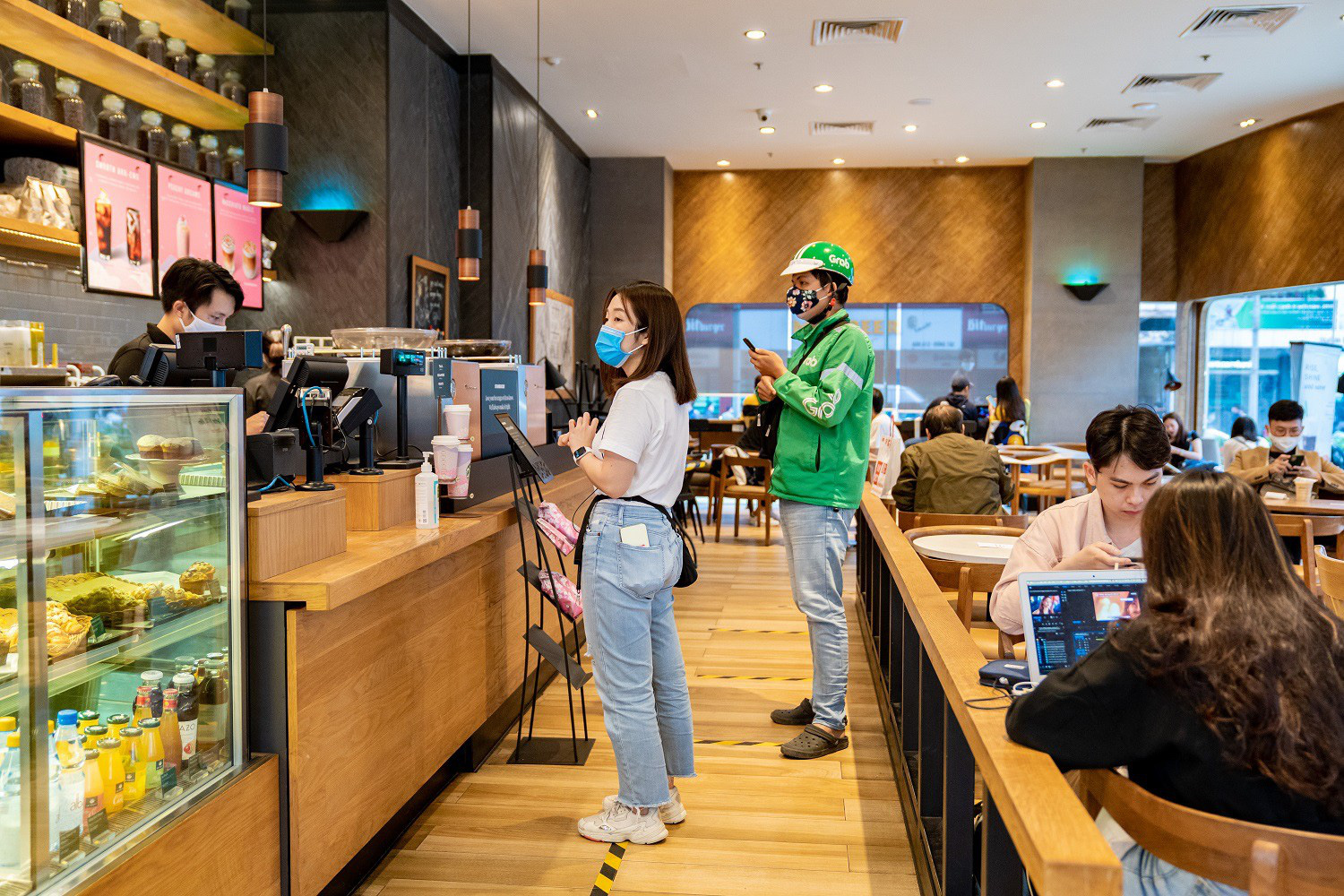 Nhiều nhãn hàng tại Vincom tung ưu đãi lên đến 50% đón đại lễ 30.04 - Ảnh 3.