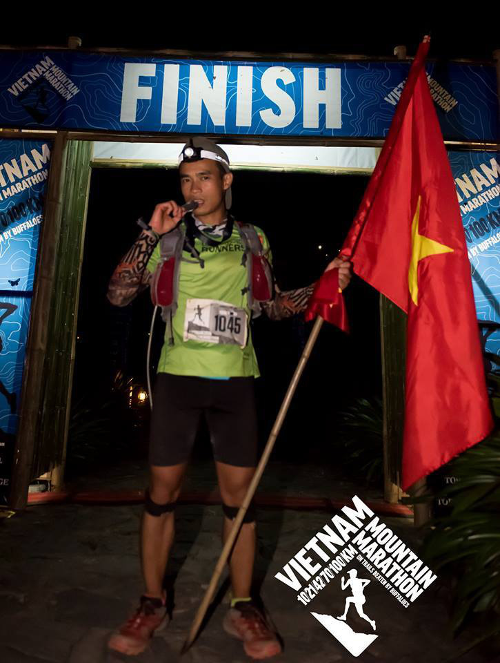 Người Việt đầu tiên chạy hơn 42 km trên sân thượng chung cư: Dân mạng bái phục, đòi ghi sách kỷ lục Guinness - Ảnh 3.