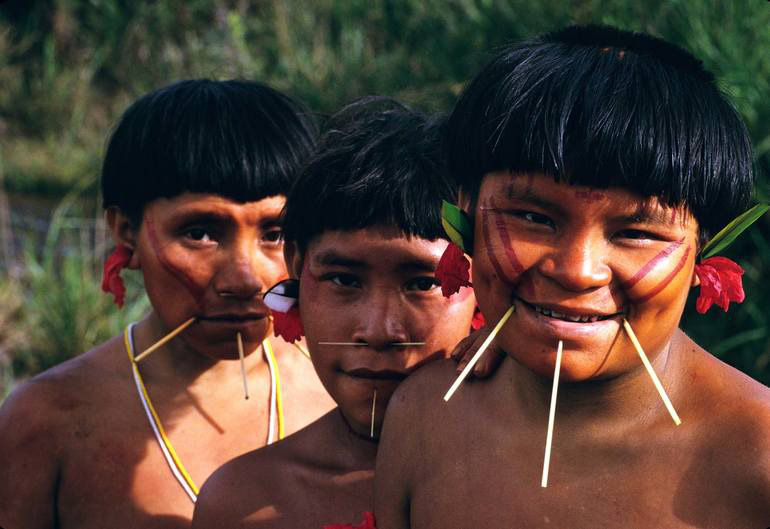 Bộ lạc kỳ dị ở Nam Mỹ: Cuộc sống khép kín và hủ tục mai táng bằng cách ăn tro cốt của người chết - Ảnh 4.