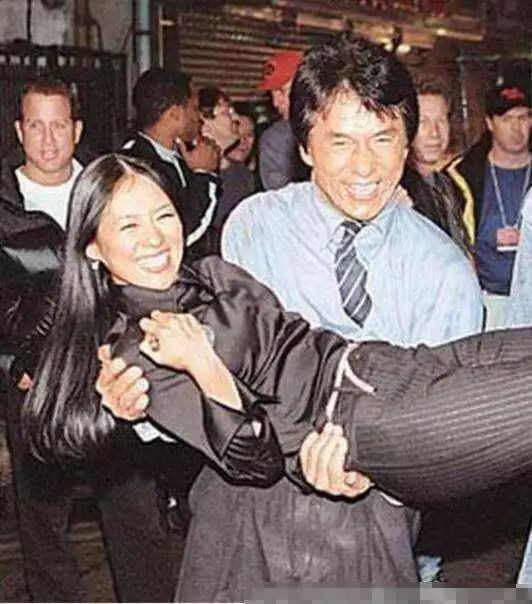 Sao Cbiz ê chề với scandal say rượu: Trần Hạo Dân giở trò sàm sỡ, Tiểu S khóc lóc, Lâm Chí Dĩnh bị bạn phá đám cưới - Ảnh 6. Sao Cbiz ê chề với scandal say rượu: Trần Hạo Dân giở trò sàm sỡ, Tiểu S khóc lóc, Lâm Chí Dĩnh bị bạn phá đám cưới - Ảnh 6.