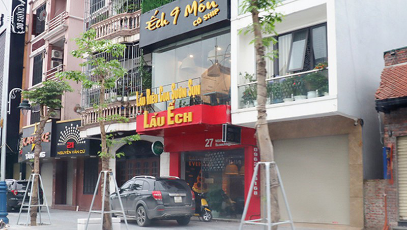 Quán lẩu ếch khép cửa tầng 1, nhưng có nhóm khách đang ăn nhậu trên tầng 3 - Ảnh 2. Quán lẩu ếch khép cửa tầng 1, nhưng có nhóm khách đang ăn nhậu trên tầng 3 - Ảnh 2.