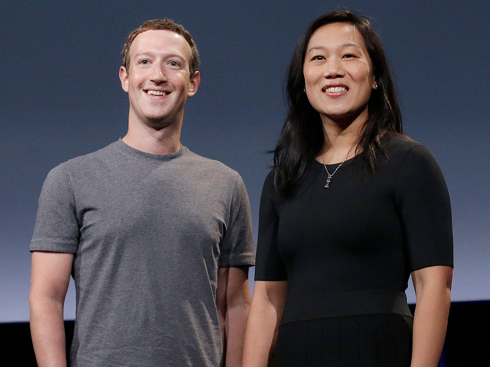Hết mình vì công việc, Mark Zuckerberg từng kết đôi với bạn của vợ trên ứng dụng hẹn hò - Ảnh 1.
