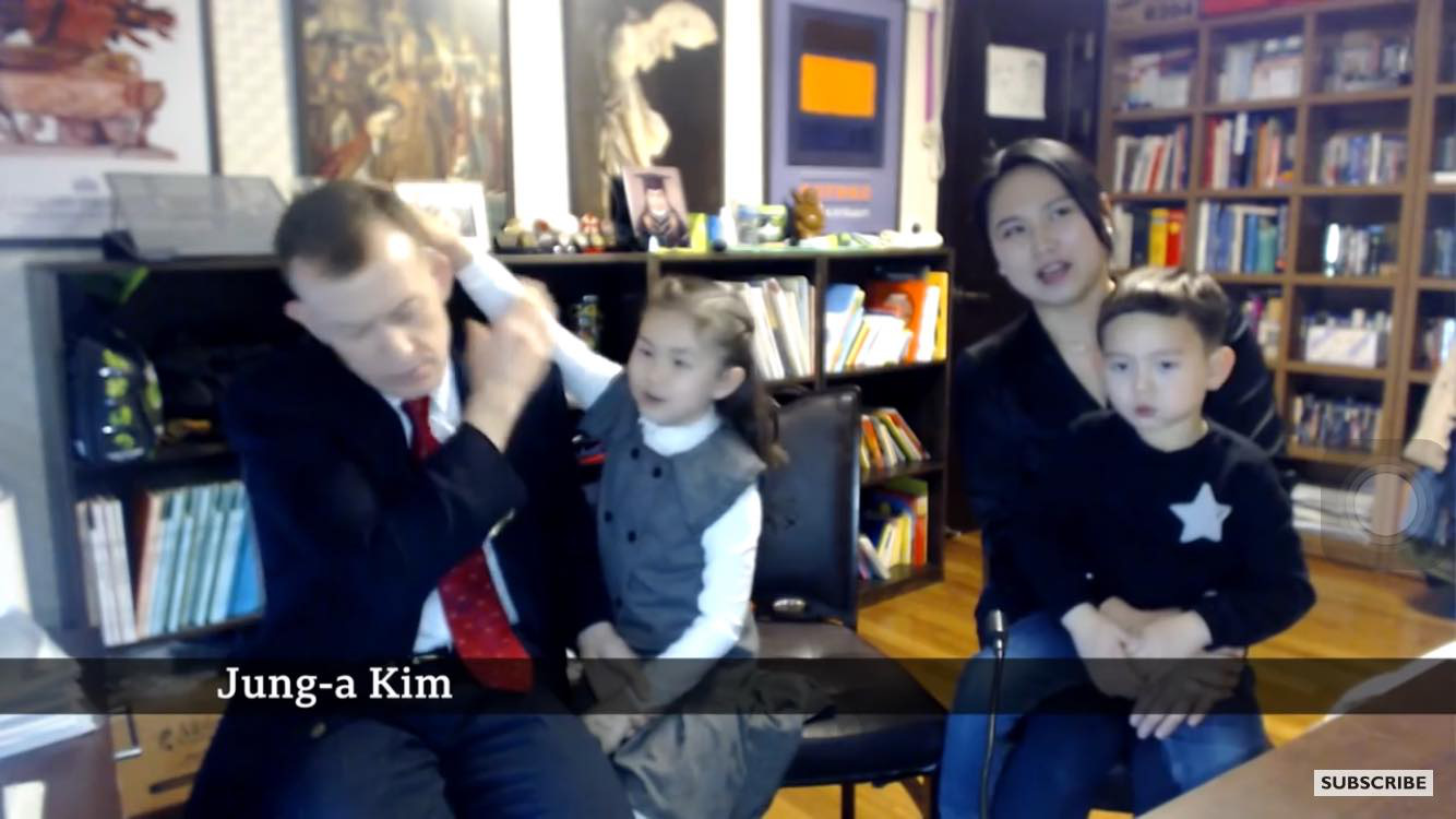 Gia đình chồng giáo sư, vợ Hàn Quốc từng gây sốt với màn &quot;phá đám&quot; của con trẻ khi đang phỏng vấn trực tiếp bất ngờ xuất hiện trở lại &quot;bá đạo&quot; hơn sau 3 năm - Ảnh 6.
