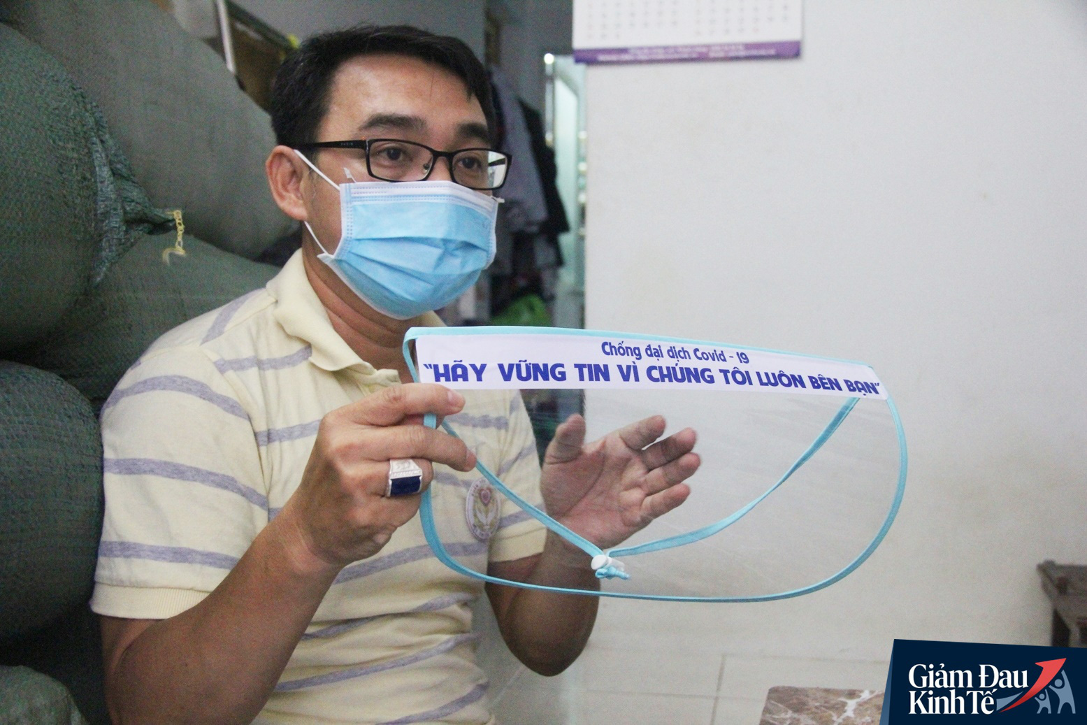 Gặp nữ tiểu thương Sài Gòn xuất hiện trên loạt báo quốc tế khi cùng nhóm bạn tự làm hơn 1.500 chiếc mặt nạ ngăn giọt bắn, tặng các y bác sĩ chống dịch Covid-19 - Ảnh 8.