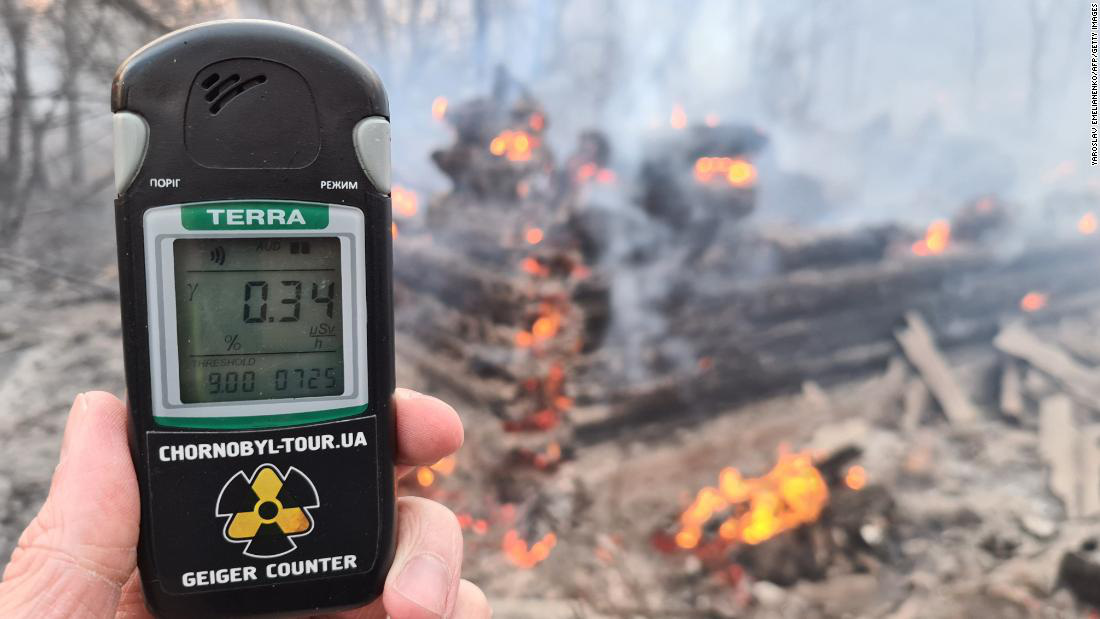Chernobyl cháy lớn, mức phóng xạ trong khu vực cao gấp 16 lần mức bình thường - Ảnh 2. Chernobyl cháy lớn, mức phóng xạ trong khu vực cao gấp 16 lần mức bình thường - Ảnh 2.