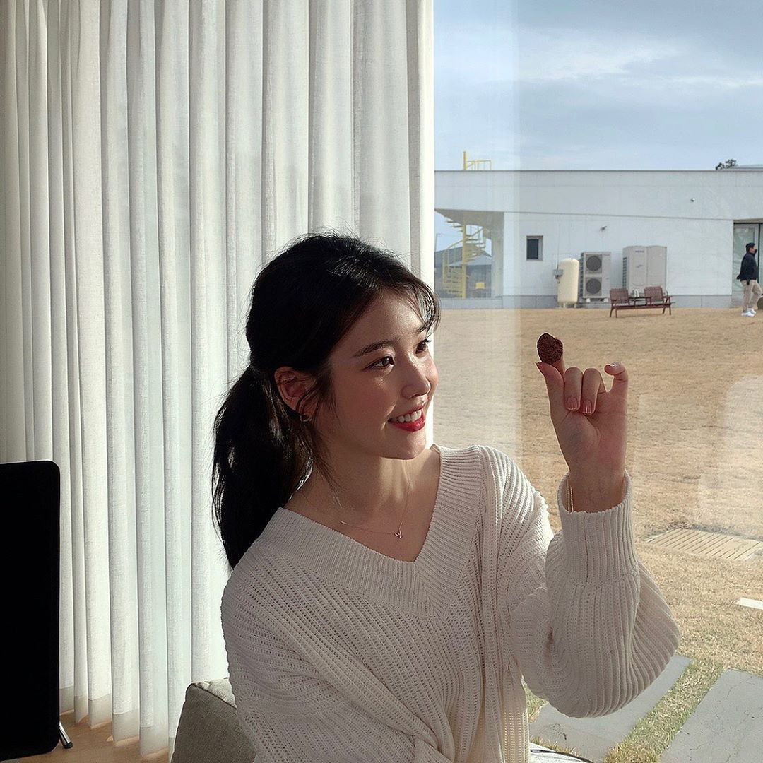 Chẳng cần cầu kỳ chi cho mệt, bạn cứ copy loạt kiểu tóc đơn giản nhưng max điểm thần thái này của sao Hàn là đảm bảo xinh - Ảnh 7. Chẳng cần cầu kỳ chi cho mệt, bạn cứ copy loạt kiểu tóc đơn giản nhưng max điểm thần thái này của sao Hàn là đảm bảo xinh - Ảnh 7.