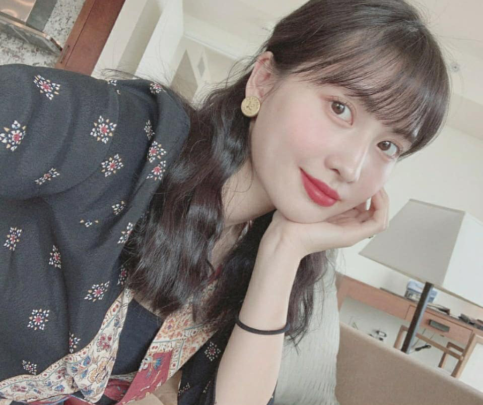 Chẳng cần cầu kỳ chi cho mệt, bạn cứ copy loạt kiểu tóc đơn giản nhưng max điểm thần thái này của sao Hàn là đảm bảo xinh - Ảnh 4. Chẳng cần cầu kỳ chi cho mệt, bạn cứ copy loạt kiểu tóc đơn giản nhưng max điểm thần thái này của sao Hàn là đảm bảo xinh - Ảnh 4.