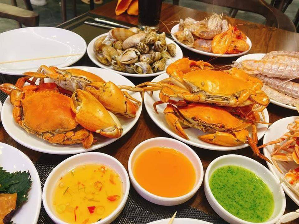 Điểm danh 4 món siêu hot trong buffet hải sản, hết cách ly rồi đi ăn ngay cho bõ thèm! - Ảnh 1.