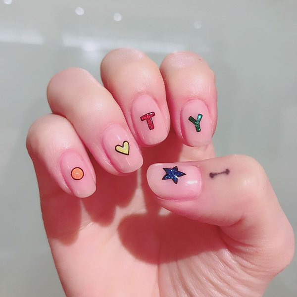 Trông thì cool ngầu mà Taeyeon cũng &quot;bánh bèo&quot; quá thể đáng khi toàn làm nail dễ thương, nhìn mà cưng xỉu - Ảnh 8.