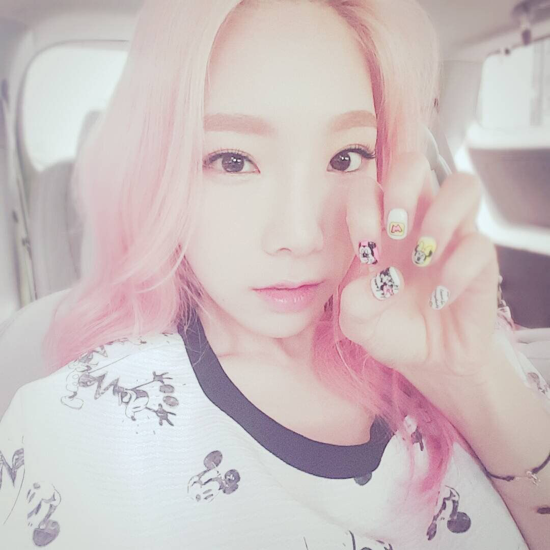 Trông thì cool ngầu mà Taeyeon cũng &quot;bánh bèo&quot; quá thể đáng khi toàn làm nail dễ thương, nhìn mà cưng xỉu - Ảnh 6.