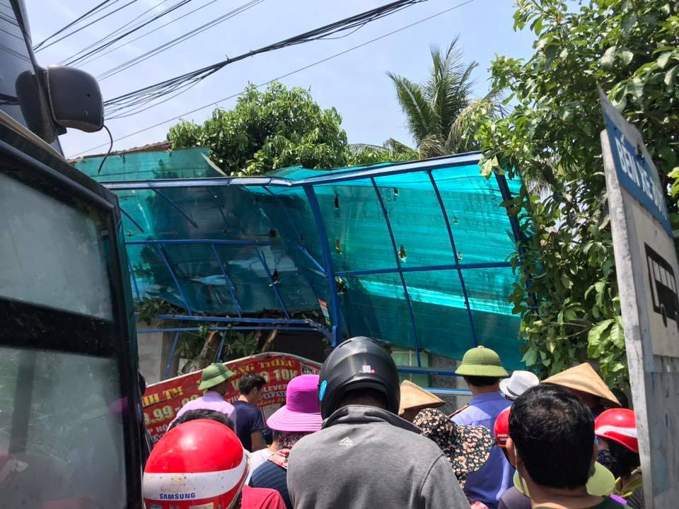 Xe khách và container đối đầu nhau kinh hoàng khiến cô giáo ngồi đón xe buýt bên đường tử vong - Ảnh 6.