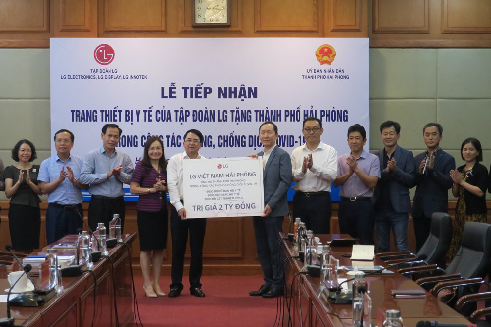 LG Việt Nam tặng Bộ Y tế 10.000 kit xét nghiệm Covid-19 và trang thiết bị y tế - Ảnh 2.