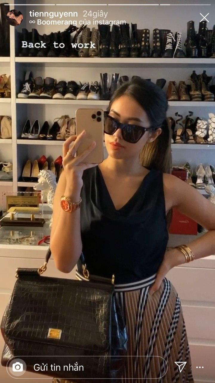 Tiên Nguyễn lên đồ chanh sả khi đoàn tụ với gia đình tỷ phú, thế mà dân tình chỉ dán mắt vào tủ đồ hiệu khủng sau lưng - Ảnh 2.