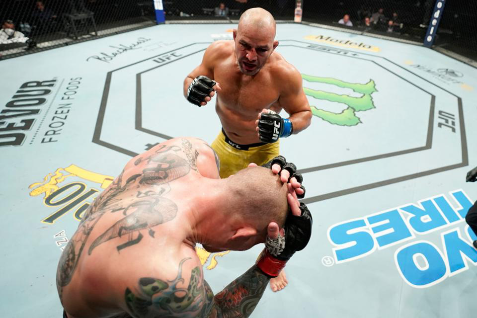 UFC FN 171: &quot;Lão tướng&quot; Glover Teixeira thi đấu chói sáng, hạ thuyết phục đối thủ sừng sỏ - Ảnh 2.