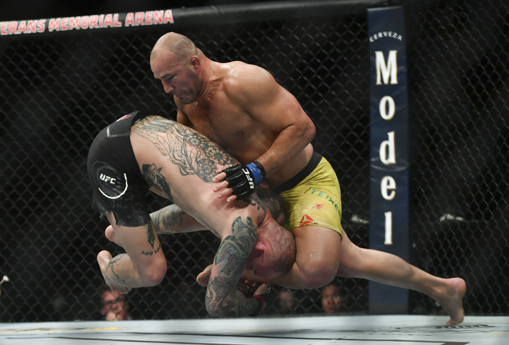 UFC FN 171: &quot;Lão tướng&quot; Glover Teixeira thi đấu chói sáng, hạ thuyết phục đối thủ sừng sỏ - Ảnh 6.