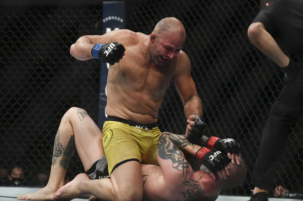 UFC FN 171: &quot;Lão tướng&quot; Glover Teixeira thi đấu chói sáng, hạ thuyết phục đối thủ sừng sỏ - Ảnh 8.