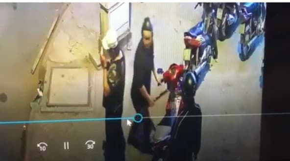 Tạm đình chỉ vụ án bị truy sát thương tích 42% khi đi ăn ốc ở Sài Gòn - Ảnh 1. Tạm đình chỉ vụ án bị truy sát thương tích 42% khi đi ăn ốc ở Sài Gòn - Ảnh 1.