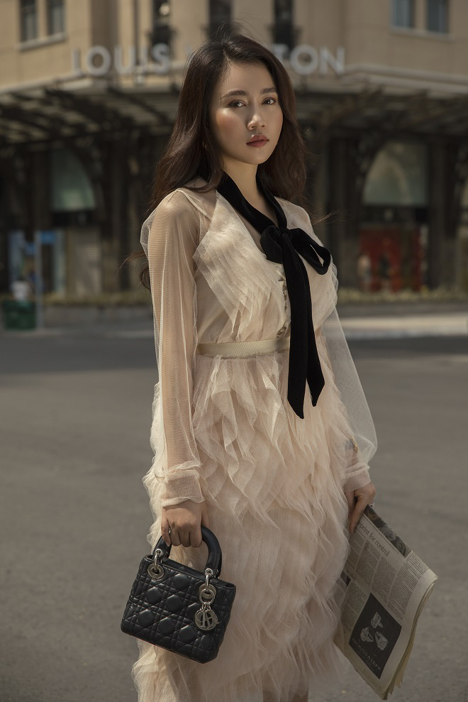 Huỳnh Hồng Loan xinh đẹp, nổi bật với thời trang dạo phố - Ảnh 9.