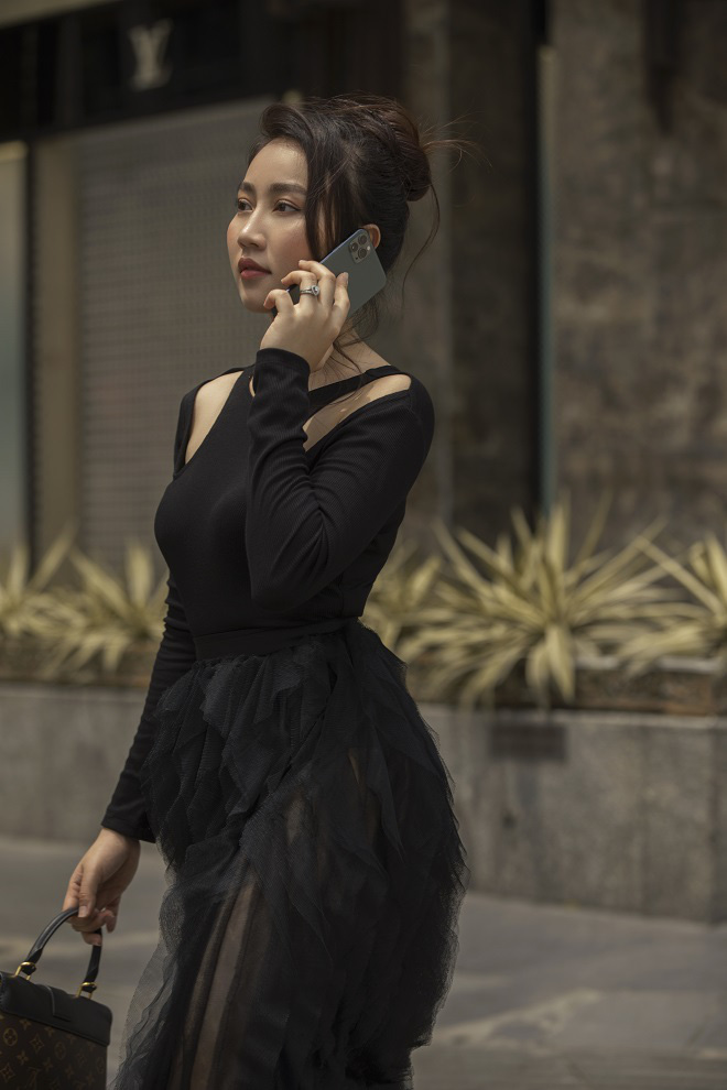 Huỳnh Hồng Loan xinh đẹp, nổi bật với thời trang dạo phố - Ảnh 4.